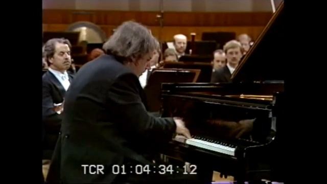 Grigory Sokolov plays Chopin Etude Op.25 No.12 in C minor "Ocean" - Video 1987