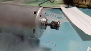 палю моторчик от принтера очень много дыма!!!!