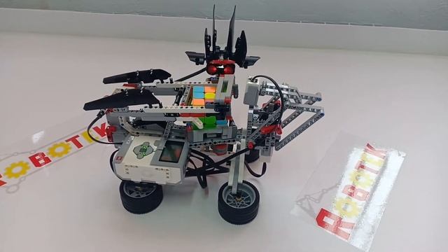 LEGO Робот "сборщик кубика рубика" смотреть онлайн