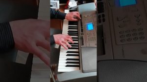 Очень красивая мелодия на синтезаторе