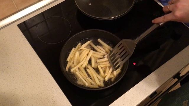 Как быстро и просто приготовить тигровые креветки в соусе терияки с картошкой фри за 30 минут? смотреть онлайн