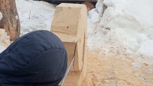Конь из дерева бензопилой шахматная фигура резьба скульптуры