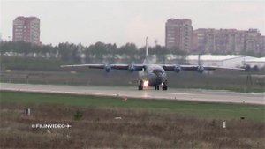 ✈Ан-12 развернуло перед касанием. Посадка при боковом ветре / Аэродром Чкаловский 2020
