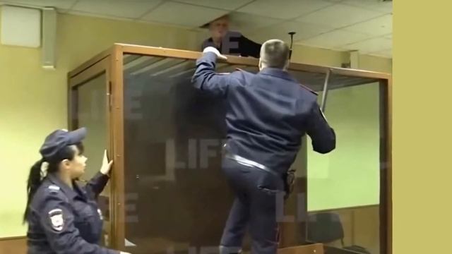 Афера века Эксглава Nissan сбежал от суда в Ливан в футляре от контрабаса смотреть онлайн