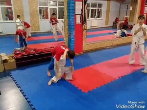 Маленький Дима. 1 месяц занятий. Броски с проходом в ноги
