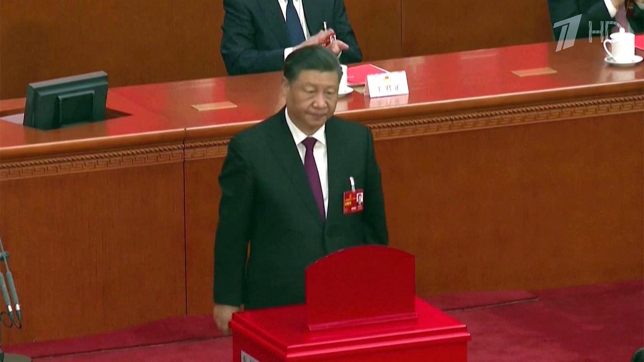 Председатель КНР впервые в истории переизбран на третий срок