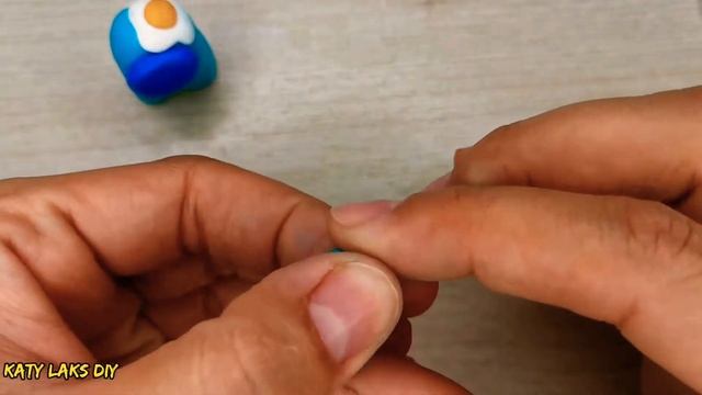 Among us лепка /Как сделать брелок из полимерной глины смотреть онлайн