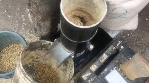 Пеллета Из Сырой Хвойной Опилки Со Связующим 6 мм Гранулятор DR 150 inHome Raw Coniferous Sawdust P