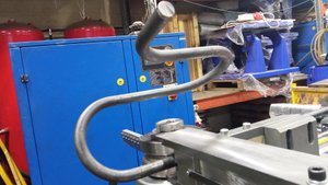 Стальной пруток диаметром 20 мм согнут на полуавтоматическом трубогибочном станке с ЧПУ MASTER