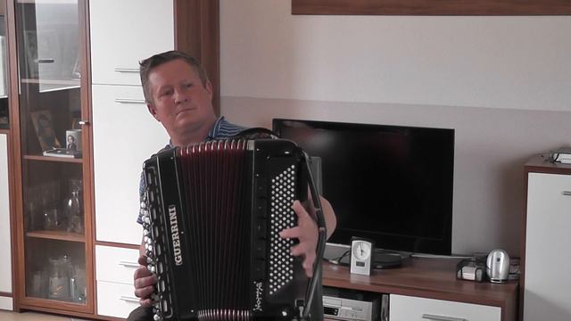 igraj bajan 004(ДВА КУЧОЧЕКА КОЛБАСКИ) смотреть онлайн