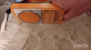 Радиоприёмник ВЕГА РП-341-1 с блоком питания от калькулятора и 3D-печатной крышкой.