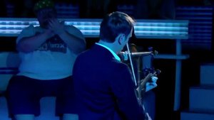 Скрипач-виртуоз играет сразу на четырех скрипках | Говорить Україна