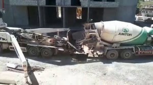 Загрузка бетона на Автобетононасос
