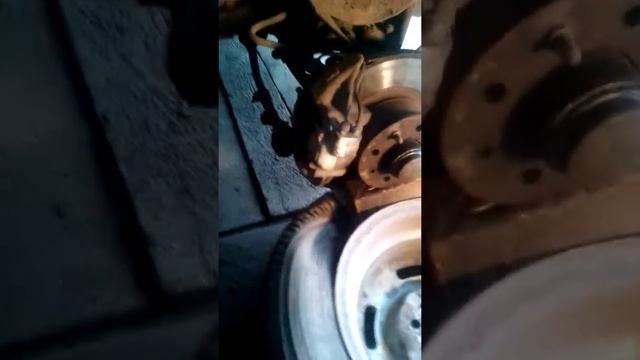 Самодельный шиномонтаж, способ бортования колеса без уголка, кувалды и приспособлений! ;) смотреть онлайн