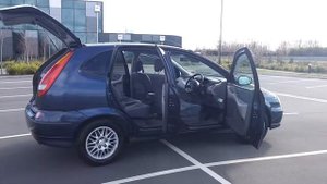 Nissan Tino 1999