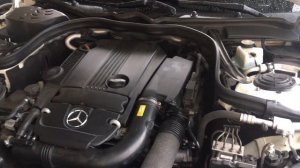 Убираем трубку КВКГ автомобиль Мерседес Е200 с мотором 1.8 турбо W212