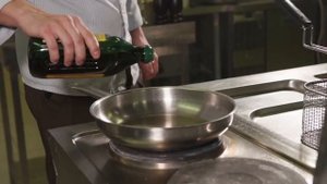 Удалите трещины на пятках используя этот простой рецепт. Домашнее средство для идеальных пяток
