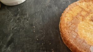 Как разрезать бисквит ниткой или торт