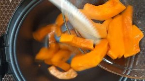 Запеченная тыква с кунжутом в мультиварке