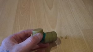 Бульдог из крышек от пластиковых бутылок. Миниатюра. Простые поделки своими руками.