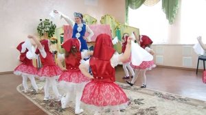 Танец матрёшек с платочками.1 младшая группа.