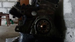 Поперечный люфт коленвала двигателя 2E Passat B3 2.0