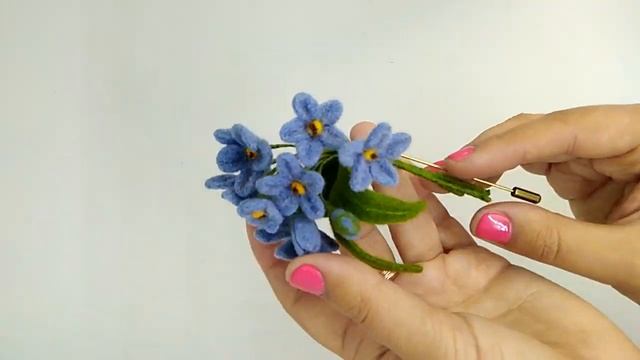Брошь из шерсти "Незабудок букет" / Felted wool brooch "A bouquet of forget-me-nots" смотреть онлайн