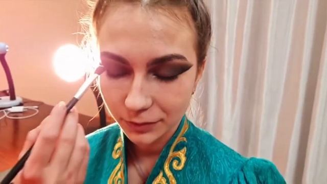 Сценический макияж в народном танце