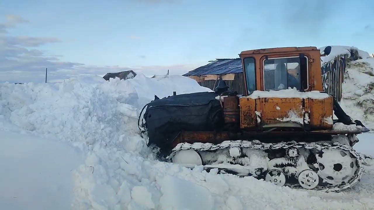ДТ-75 как всегда выручает. смотреть онлайн
