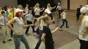 Флеш Моб от родителей ,детей и учителя 4 А класса на выпускном вечере