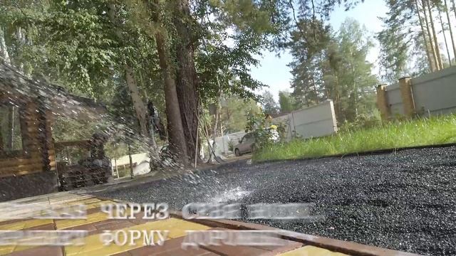 Декоративный ландшафтный камень Черный Кристалл легко пропускает воду, защищая почвенный слой
