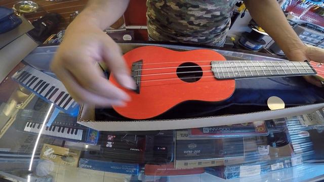 Ukulele Soprano Flight Tus 35 Unboxing смотреть онлайн