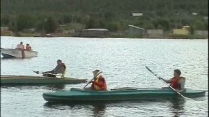 Первая регата туристических байдарок на озере Имандра в Мончегорске в 2005 году.