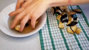 Теплый САЛАТ С БАКЛАЖАНАМИ помидорами и фетой