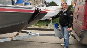 Крепление лодки на прицепе.