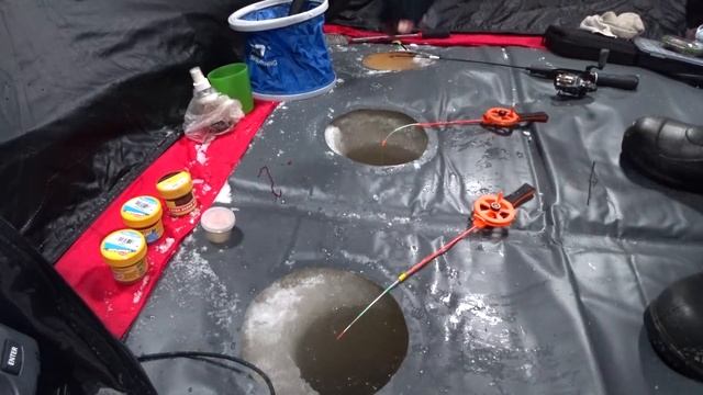 Зимняя рыбалка с палаткой и комфортом. Спасение от ветра и непогоды.