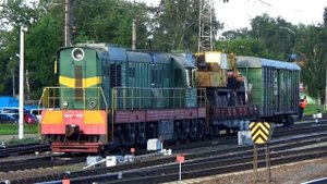 Маневры тепловоза ЧМЭ3Т-7043 с двумя грузовыми вагонами на станции Люберцы 2