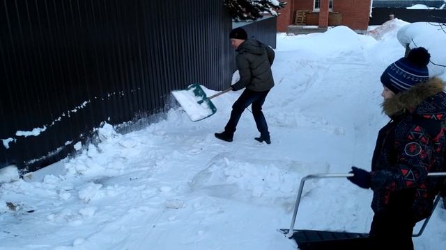 Лайфхак,как очистить двор от снега в восемь раз быстрее смотреть онлайн