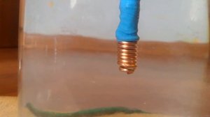 Эксперимент с электричеством: электрический пробой в воде.