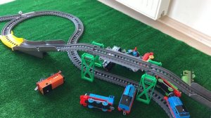 Kereta Api Mainan Thomas and Friends Indonesian Version - Tomas el Tren en Español