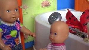 Киндер плюсом киндер минусом как мама Катю и Макса обхитрила веселая семейка мультики с куклами Барб