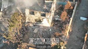 Российский штурмовик сложил здание с ВСУшниками одним броском 10-килограммовой мины ТМ-62.