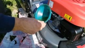 какое масло лучше заливать в бензиновую газонокосилку