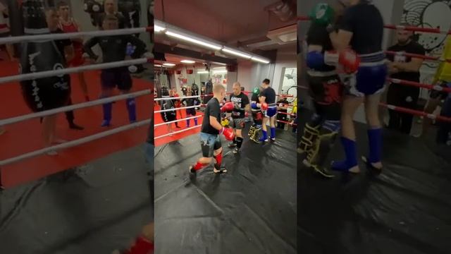 Спарринг в конце тренировки в клубе KLETKA. Андрей Басынин смотреть онлайн