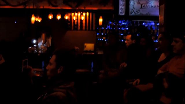 Tocando en la Antigua Bodega de Papel смотреть онлайн