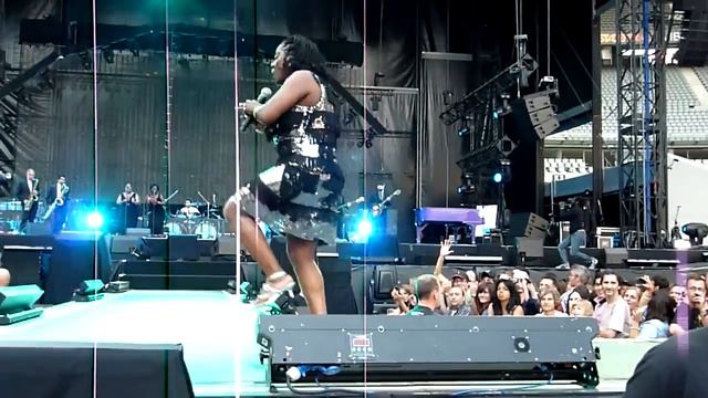Sharon Jones & The Dap-Kings featuring Prince - "When I Come Home" - Paris - June 30th, 2011 смотреть онлайн