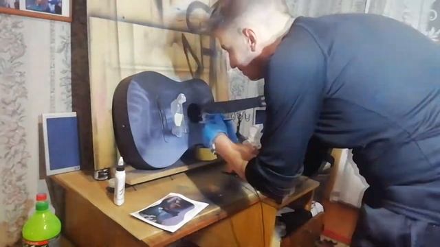 Рисую Виктора Цоя на гитаре / Студия аэрографии на дому