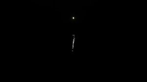Луна и лунная дорожка на воде. Ночь и тишина.