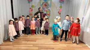 Солнышко в окошко светит нам с утра... | Песня маме на 8 марта.