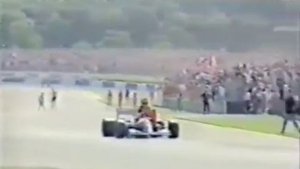Nigell Mansell gives Senna a ride   1991 British Grand Prix // Найджел Мэнселл подвозит Сенну